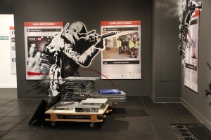 Bladeserver, im Hintergrund die Leinwände.